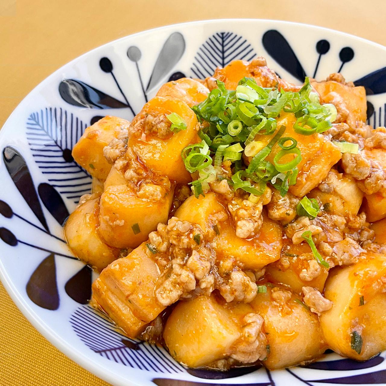 丸美屋の麻婆豆腐の素を使用した肉増しマーボー麸】｜レシピ｜株式会社